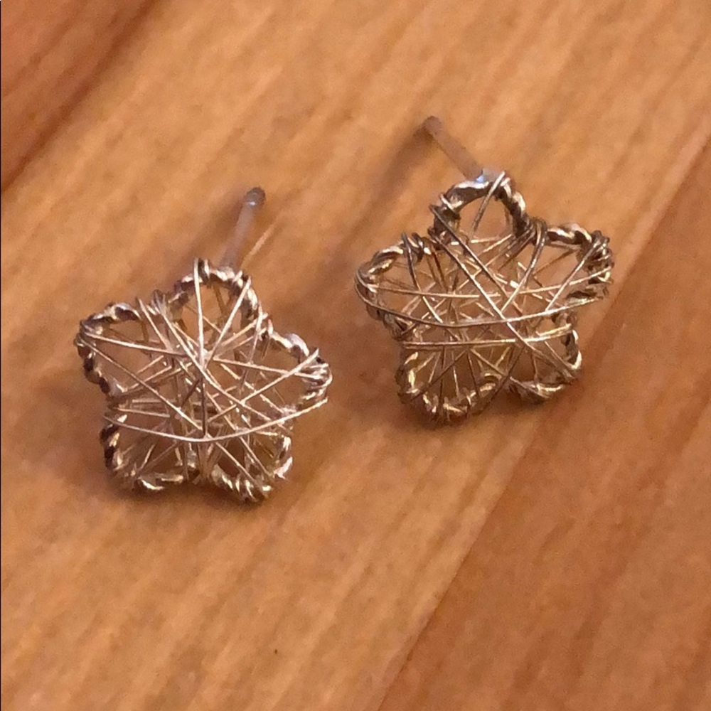 Flower Wire 925 Sterling Silver Stud Earrings